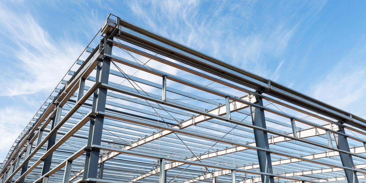 Quelle est l&rsquo;importance de l&rsquo;acier dans les bâtiments industriels?